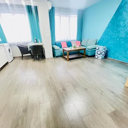 Apartment By The Sea - With Free Parking