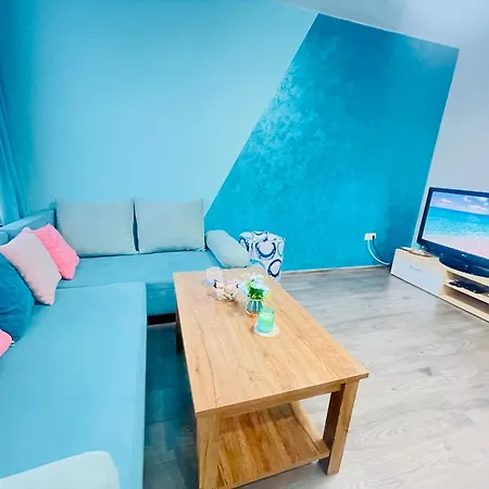 Apartment By The Sea - With Free Parking