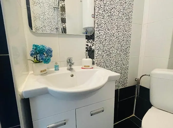 By The Sea - With Free Parking Варна