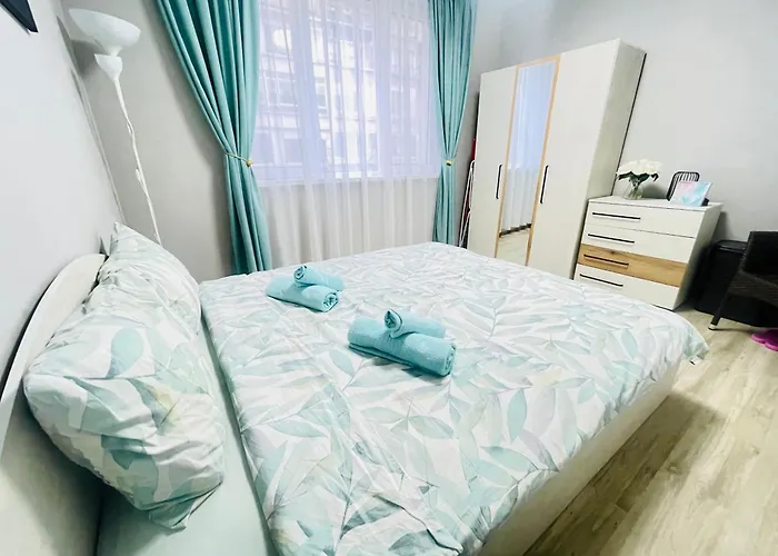 By The Sea - With Free Parking Апартаменты Варна