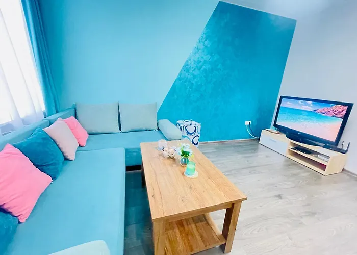 Апартаменты By The Sea - With Free Parking