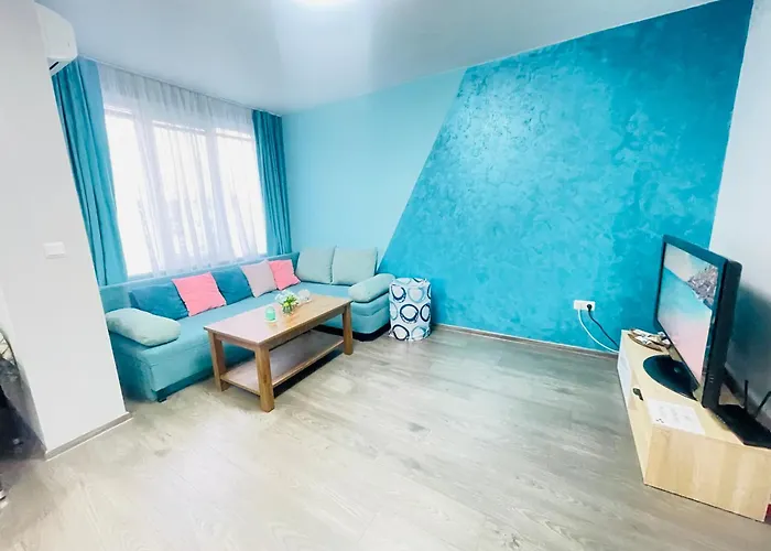 By The Sea - With Free Parking Апартамент *