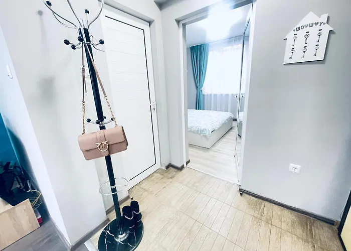 By The Sea - With Free Parking Апартамент Варна