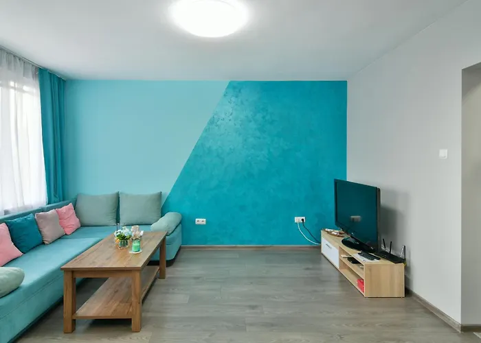 By The Sea - With Free Parking Апартамент *